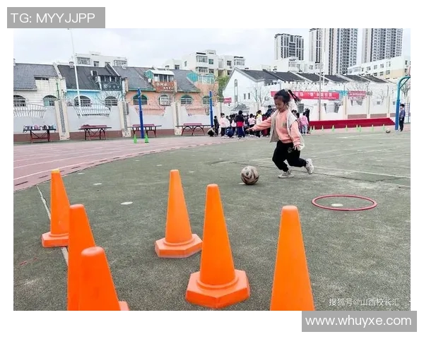 以锋为中心打破传统框架探寻未来足球战术革新的新视角